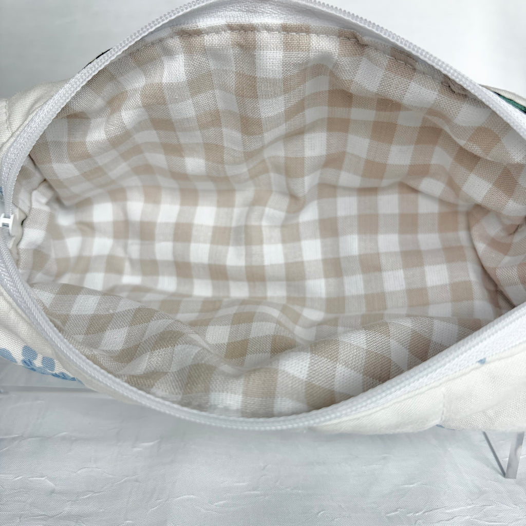 Close-up of beige gingham liner
