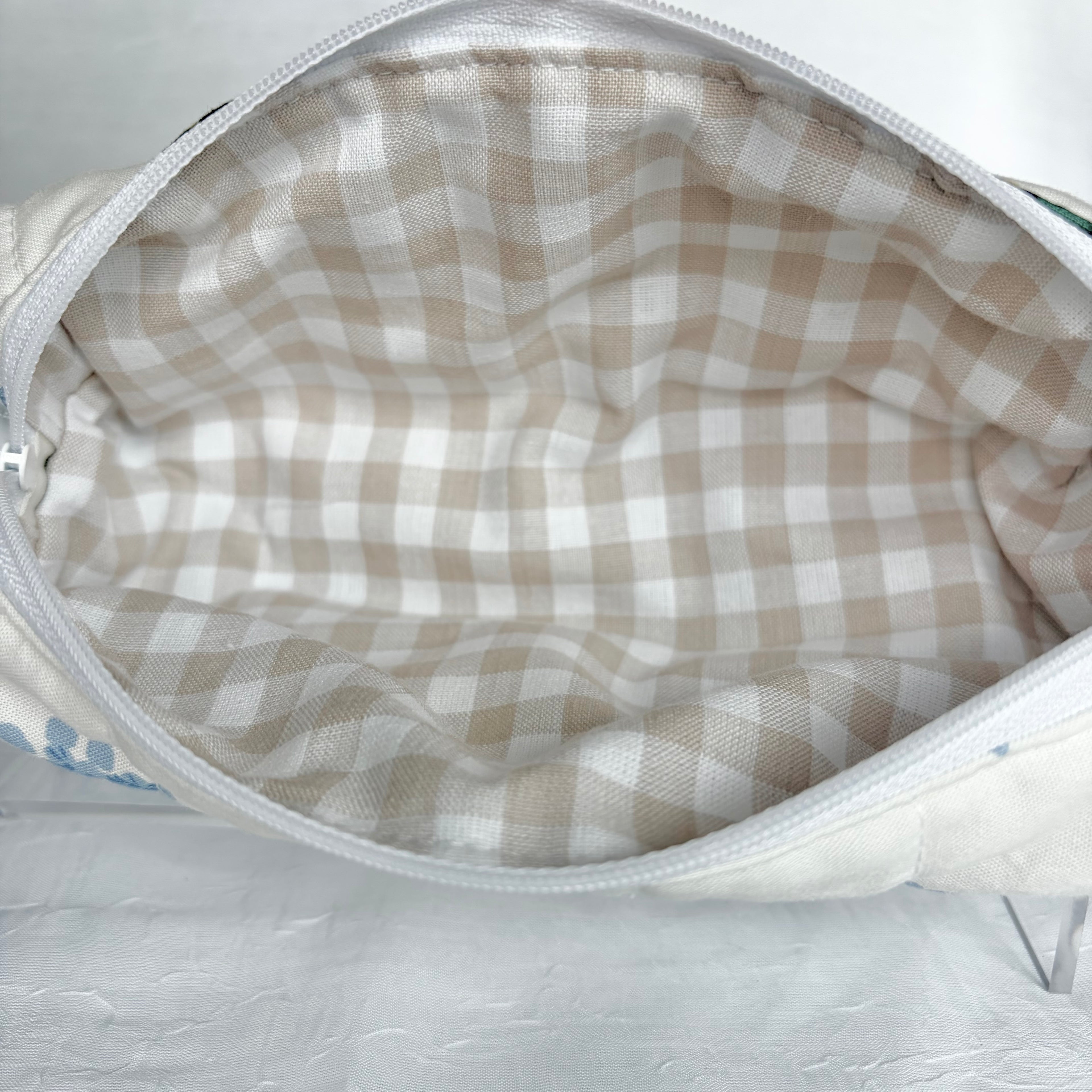 Close-up of beige gingham liner
